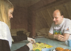 Buddy Letty van der Mossel en Niels Wolsleger trekken er samen op uit, maar blijven ook thuis spelletjes spelen. Foto LC/Patrick van der Wal (gescand)