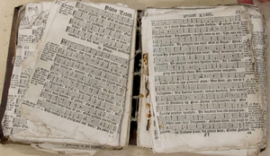 De Schoolmeesterbijbel van St.-Annaparochie uit 1775 voor restauratie. Foto: Stichting Alde Fryske Tsjerken