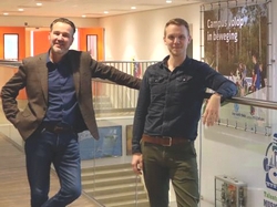 Directeur Sjoerd de Jong (links) en interim-directeur Rinze Steneker van csg Ulbe van Houten.