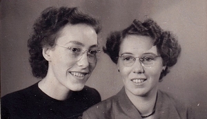Beppe Wike (l.) en tante Gelske