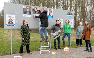Vlnr: Hanna van der Werff (SAM), Bert Vollema (FNP), Douwe Kamstra (Gemeentebelangen), Caroline de Pee (CDA), Joke Osinga (VVD), Bernita Hakvoort (CU).