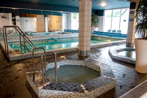 Bubbelbad en zoutwaterbad in sauna De Zoutbron