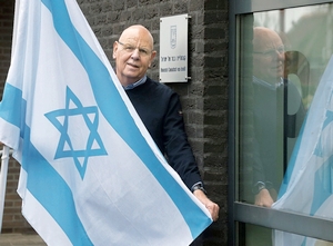 Arjen Lont met de Israëlische vlag