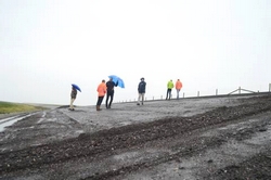 Nieuw asfalt zeedijk (foto: Jan Bonefaas)
