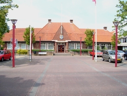 Het voormalige gemeentehuis van het Bildt (© Foto Jelke de Jager)